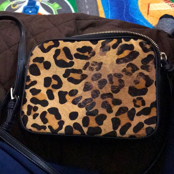 The sis kiss 💋 leopard crossbody bag - Picture 2 of 7